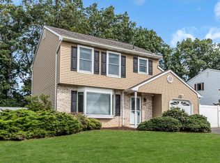 45 Pinyon St, Howell, NJ 07731