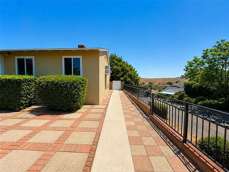 1180 Langley Way — Photo 32