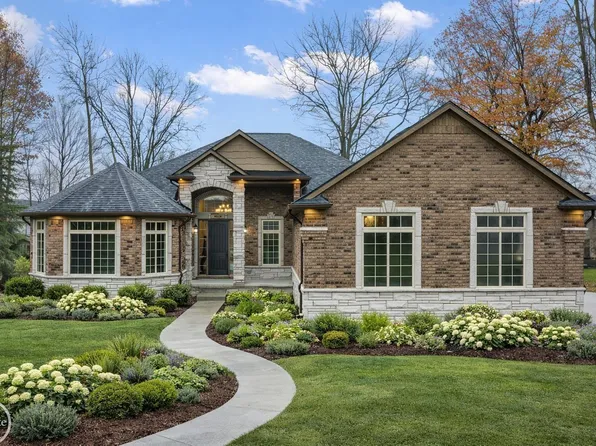 880 Hemlock Dr, Addison, MI 48370