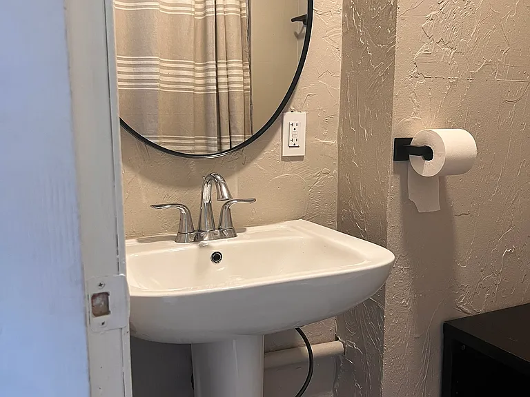 47 Vernon St E #2 — Photo 14
