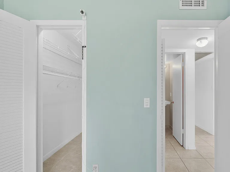 169 Suffolk E — Photo 20