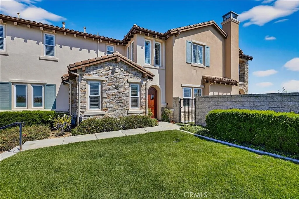 5 bed, 5.5 bath, 3457 sqft, $7,500 — Photo 2