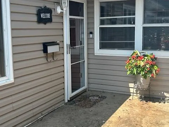 1502 Franklin Ln, Anoka, MN 55303