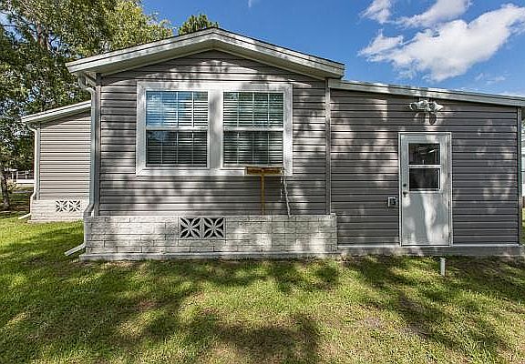 BACK AND REAR SHOP ENT.