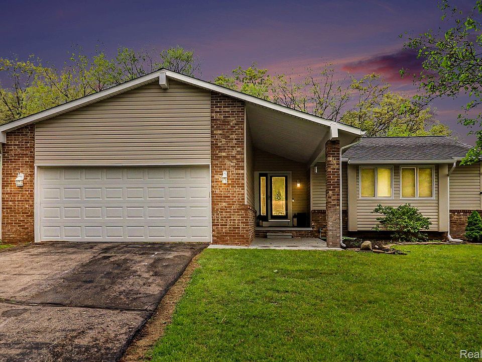 1st image of 2770 Shady Hollow Dr