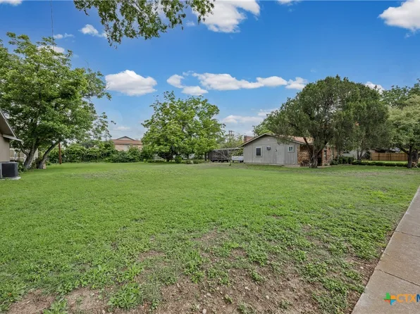 1209 Barbara Dr, San Marcos, TX 78666