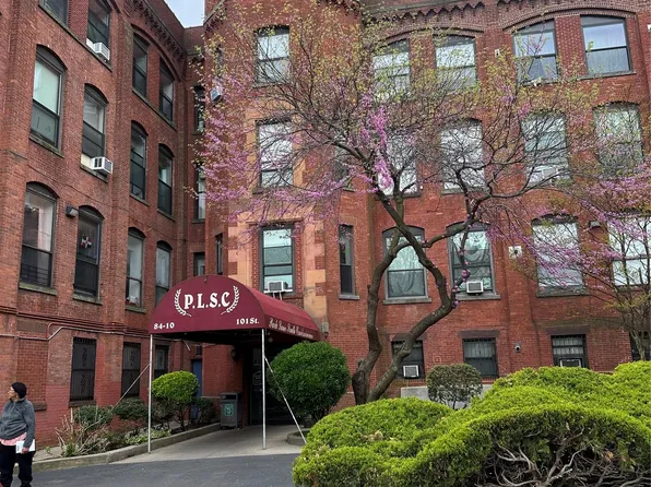 8410 101 Street, Richmond Hill, NY 11418