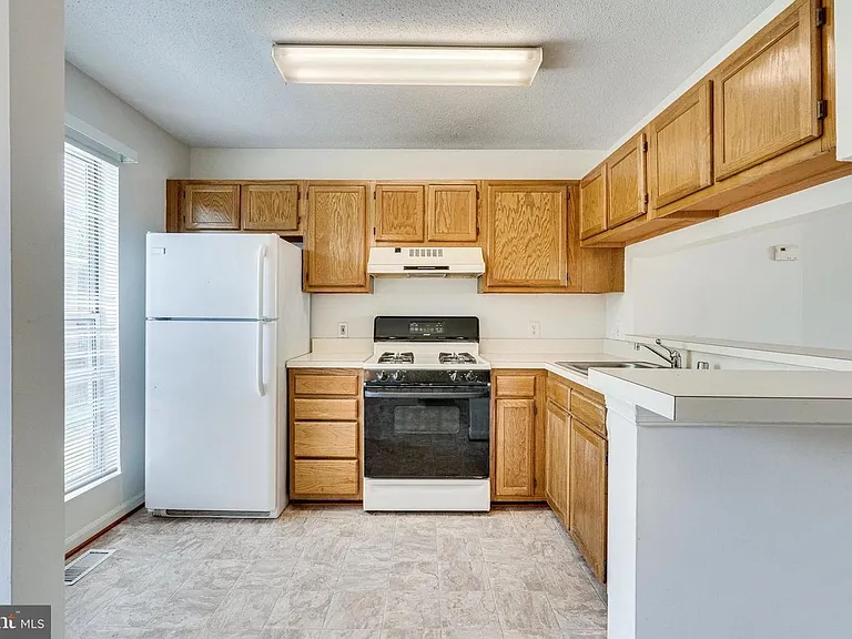 6628 High Valley Ln — Photo 3