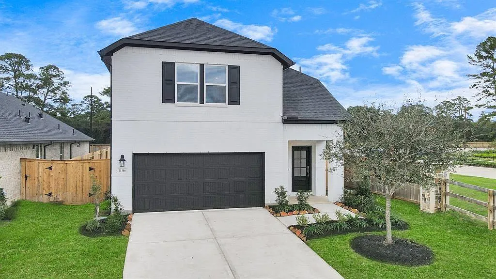 4 bed, 2.5 bath, 2465 sqft, $3,000 — Photo 1