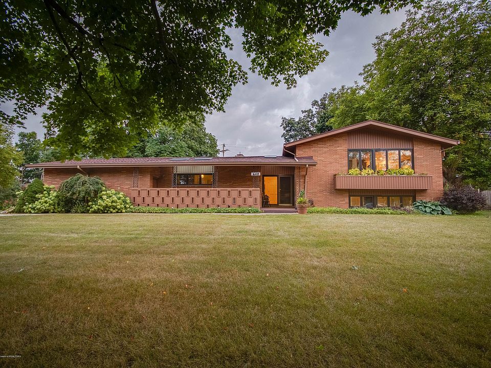 1st image of 640 Whitehills Dr