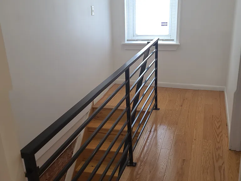 835 Livingston St — Photo 5