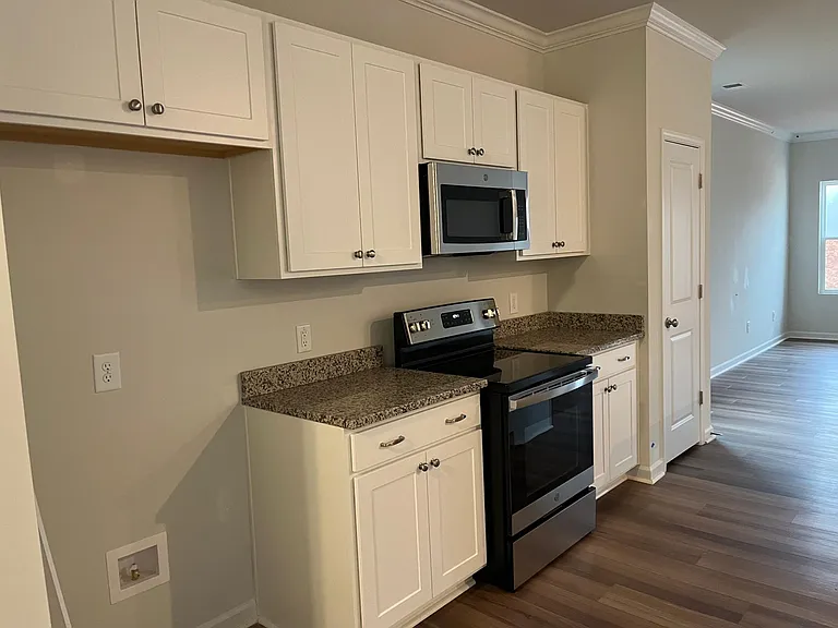 629 Cam Cir — Photo 2