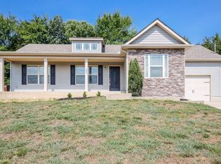 1823 Moonlight Dr, La Vergne, TN 37086