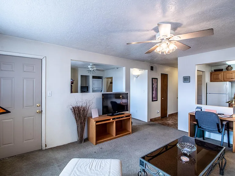 1005 E Navajo St — Photo 8