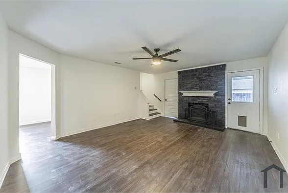 3 bed, 1325 sqft, $2,100 — Photo 3
