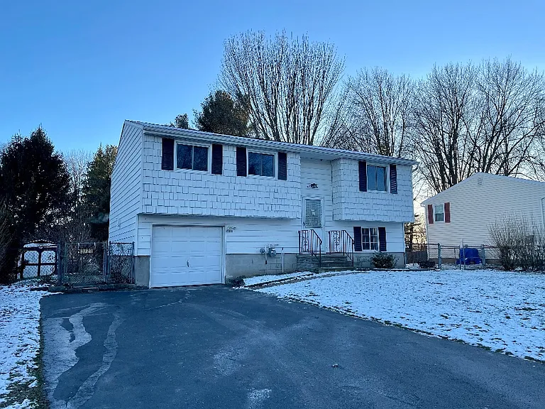 3721 Snowdrop Rd — Photo 1