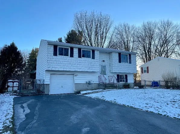 3721 Snowdrop Rd, Baldwinsville, NY 13027