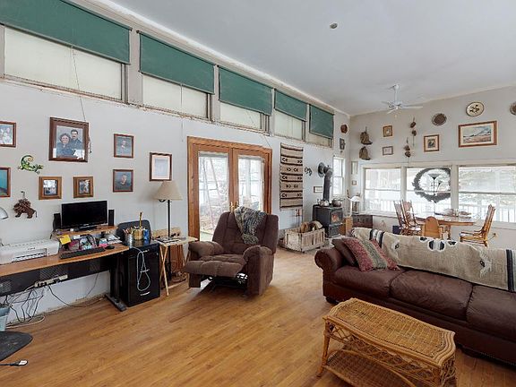 4th image of 10210 West St