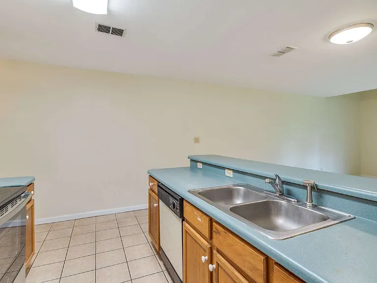 840 W Georgia St #B — Photo 40