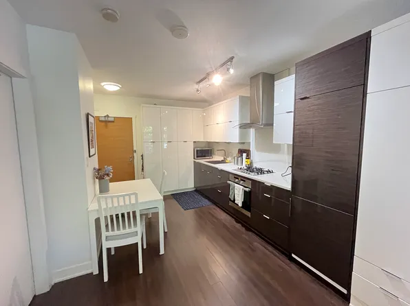 1777 W 7th Ave #212, Vancouver, BC V6J 0E5