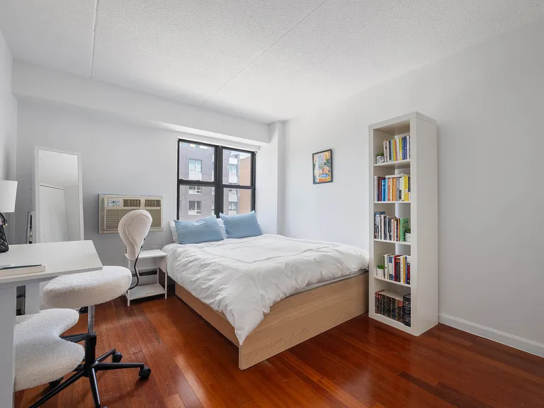 220 Manhattan Ave #5H — Photo 8