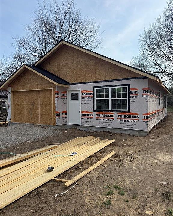 2nd image of 225 Garfield St