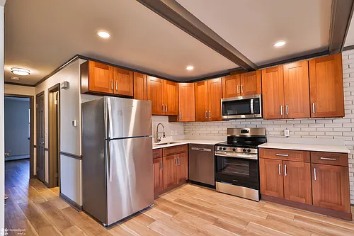 609 Oakwood St #609D Photo 1
