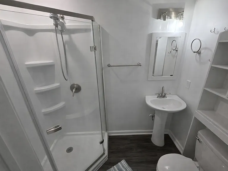 Primary Bathroom (off of Bedroom #1)