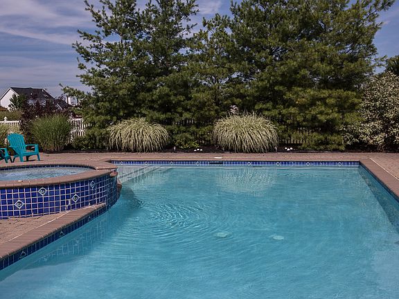 4th image of 27100 Laurel Ln