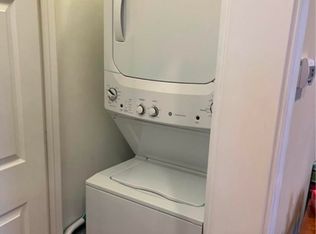 396 W Exchange St #1F, Crete, IL 60417