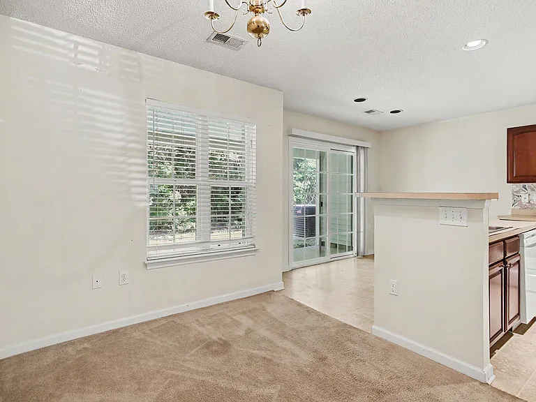 1043 Penny Ln — Photo 22