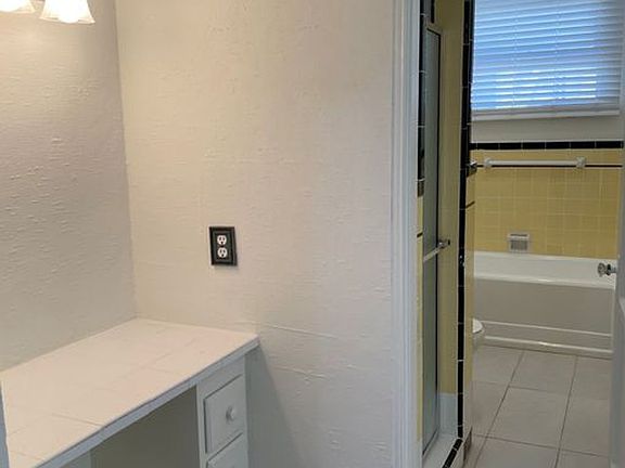 5th image of 220 S Lasky Dr #3