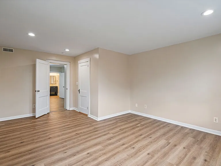 1680 Potomac Avenue — Photo 3