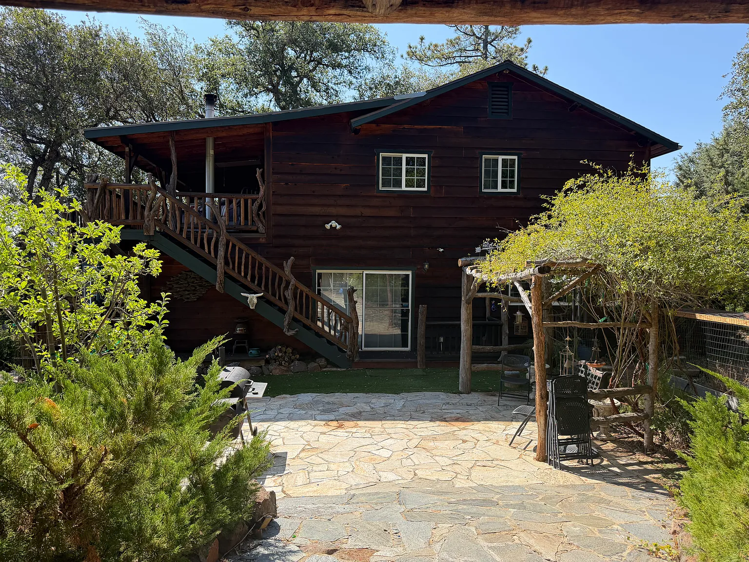 6 bed, 2500 sqft, $4,490 — Photo 2