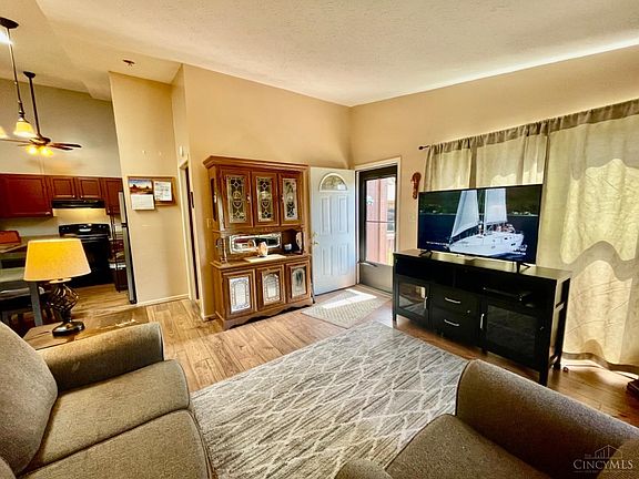 4th image of 4761 Caprice Dr