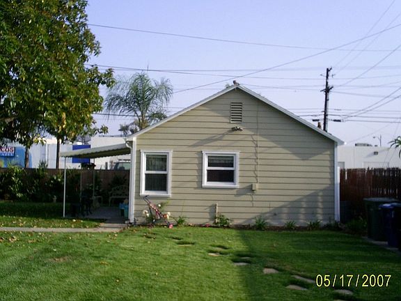 Guest House / Yard