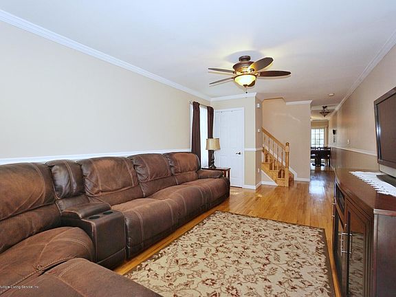 4th image of 382 Bradley Ave
