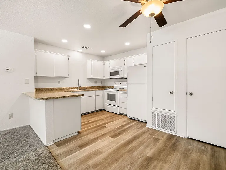 Amanda Place Apartments — Photo 68
