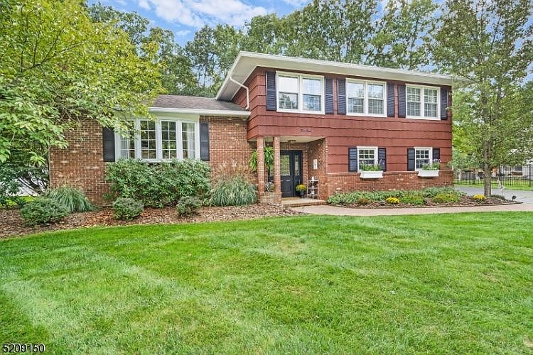 1st image of 54 Parkview Dr