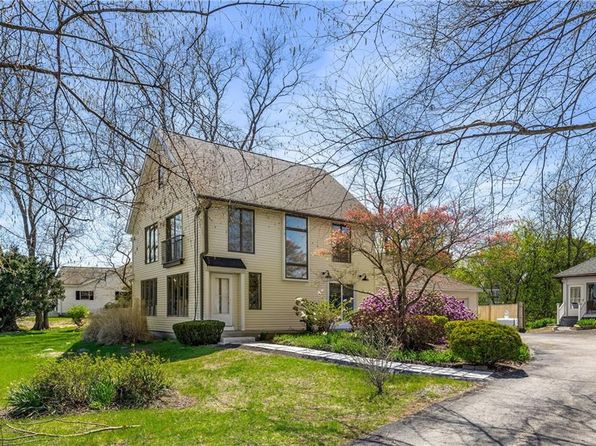 1705 Wampanoag Trl, Barrington, RI 02806