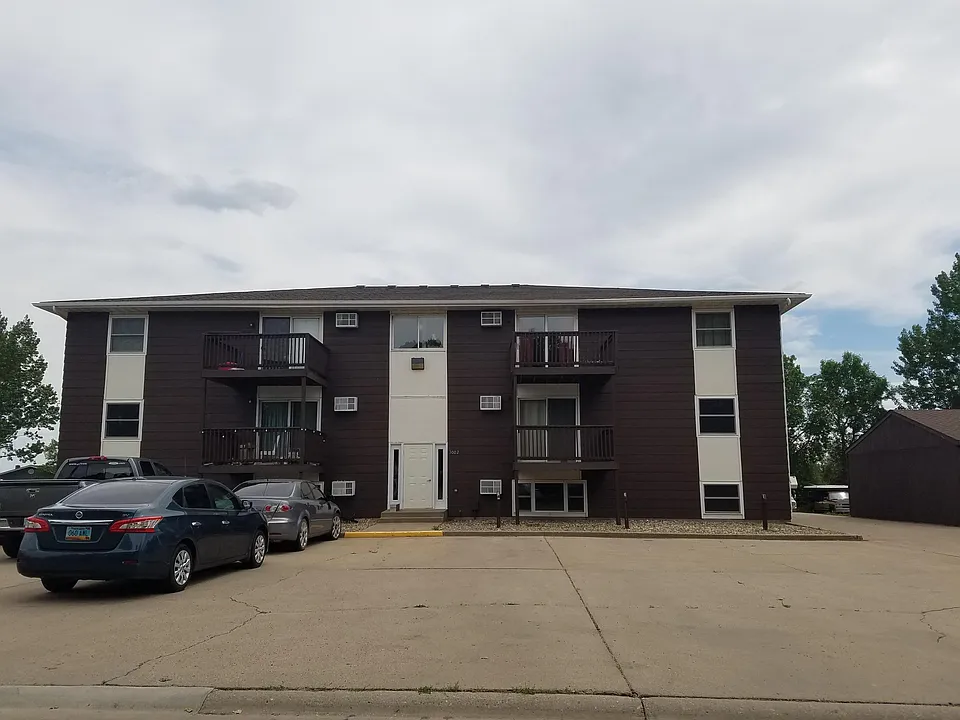 1002 Beaumont Dr #10