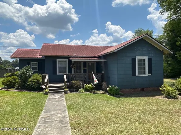 305 W Cliff Street, Wallace, NC 28466