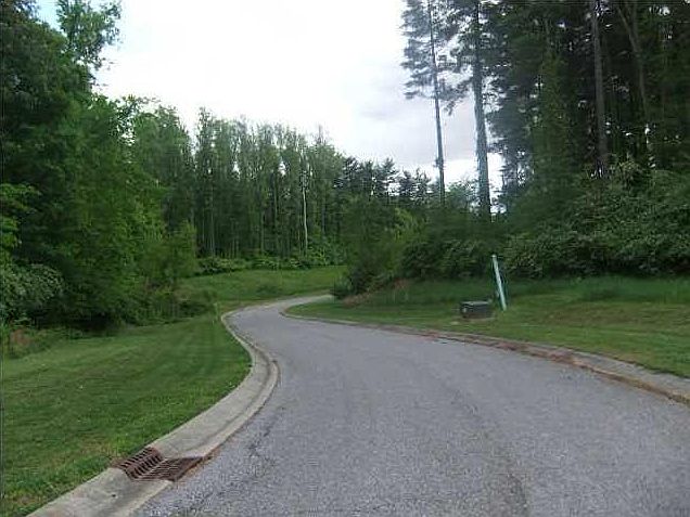 2nd image of 40 Hawthorne Dr