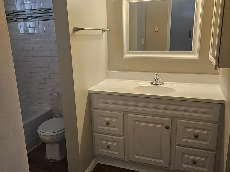 302 W Medlock Dr #8 — Photo 8