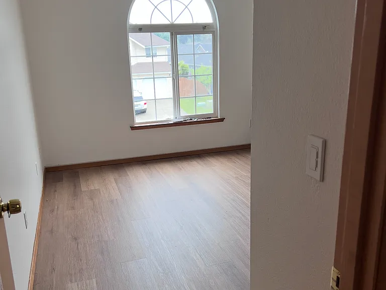 5008 38th Street Ct NE — Photo 3