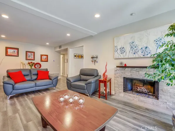 902 Powell Ct, Costa Mesa, CA 92626