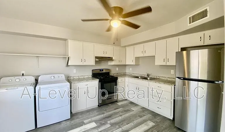 267 E 21st St #1 — Photo 6