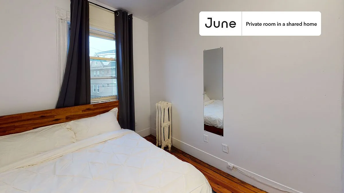 Building Photo - 4 Haskell St #D