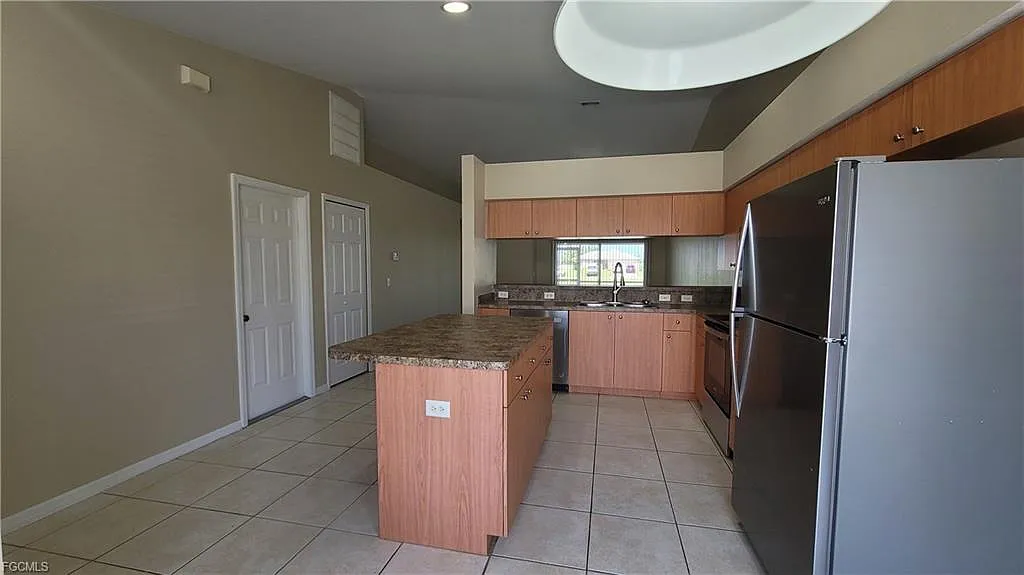 2 bed, 1139 sqft, $1,595 — Photo 3