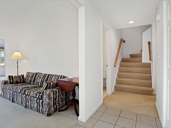 4th image of 23 Boxwood Cir #D